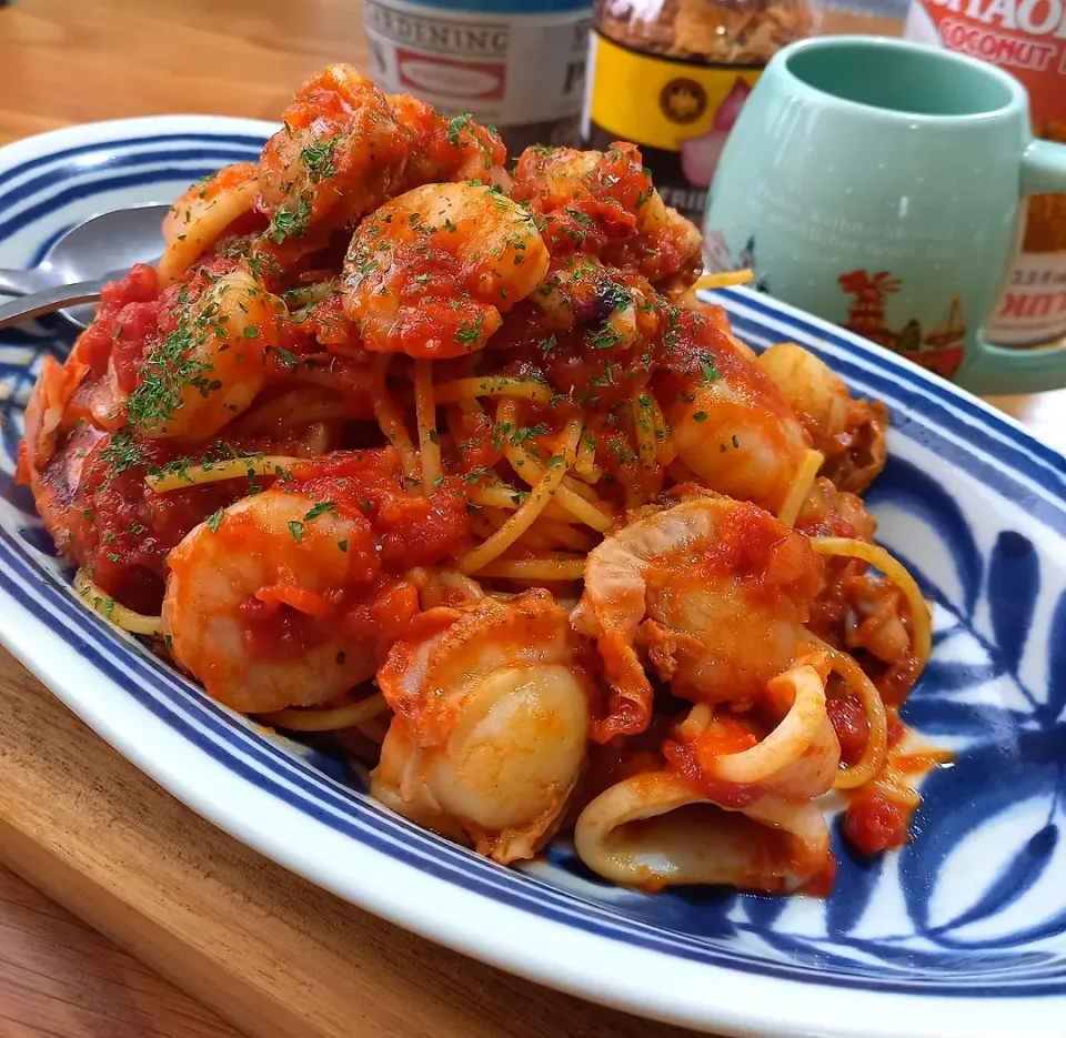 帆立と海老とヤリイカのトマトソースパスタ|ナオミさん