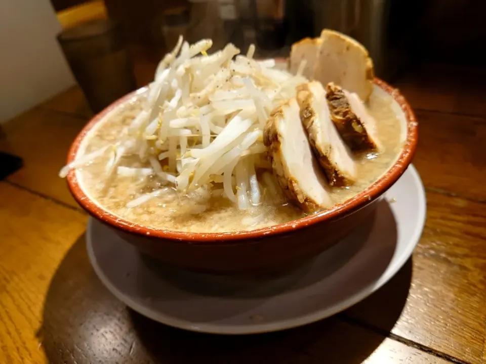 Snapdishの料理写真:肉増しラーメン|やぽさん