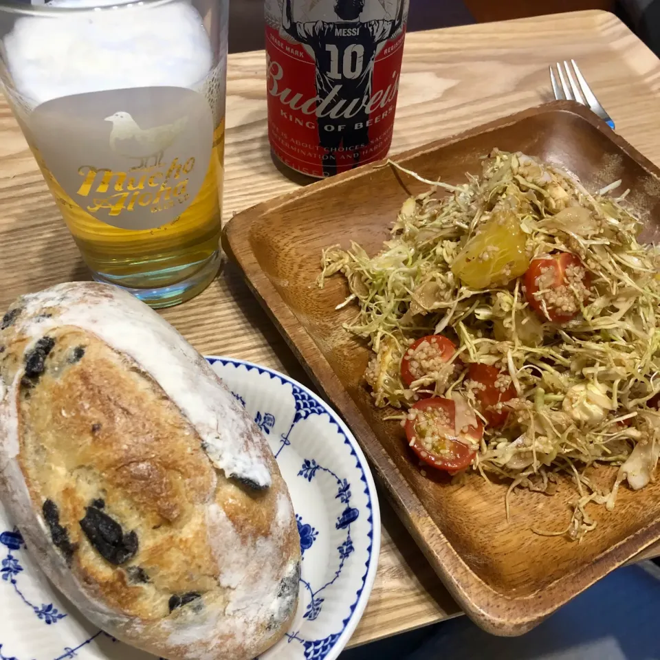 サラダ、パン、とビール🍺|Jean Nobyさん