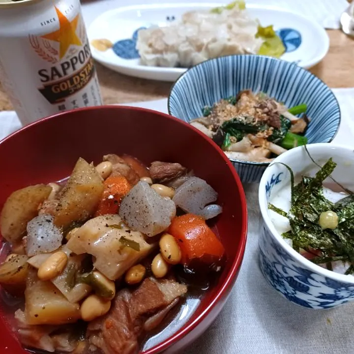 Snapdishの料理写真:豚バラ軟骨七目煮、山かけ鮪、焼売、ほうれん草とシメジの煮浸し|ぱいんてーるさん