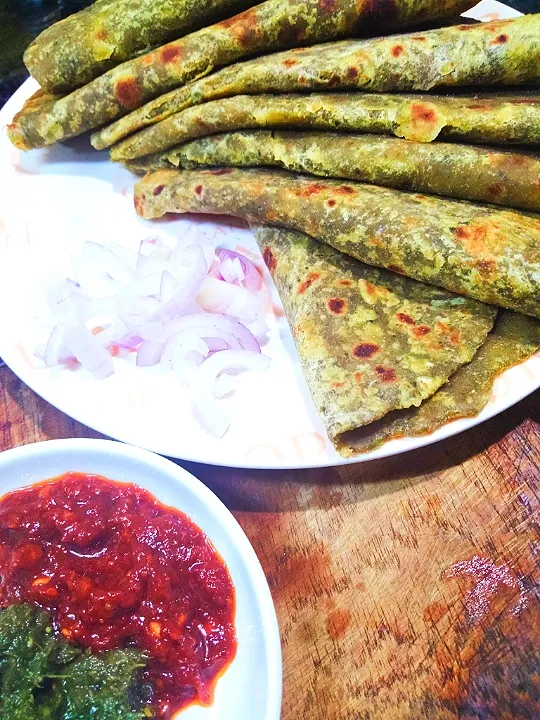 Combination of reddish nd Spinach Patatha... healty nd tastey too...
an Indian dish 👩‍🍳💕😌❤️|Shilpa Karmakarさん