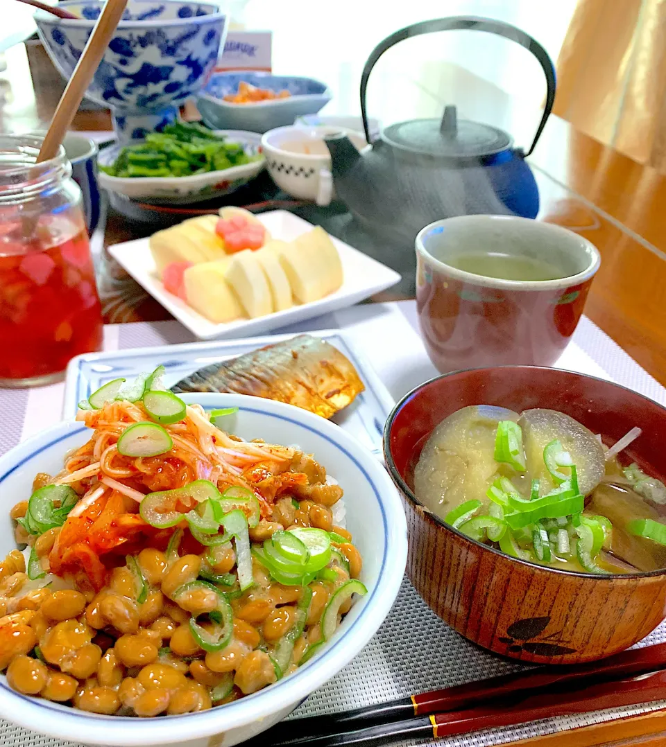 発酵食品コラボ丼　納豆キムチの日韓朝ごはん|シュトママさん