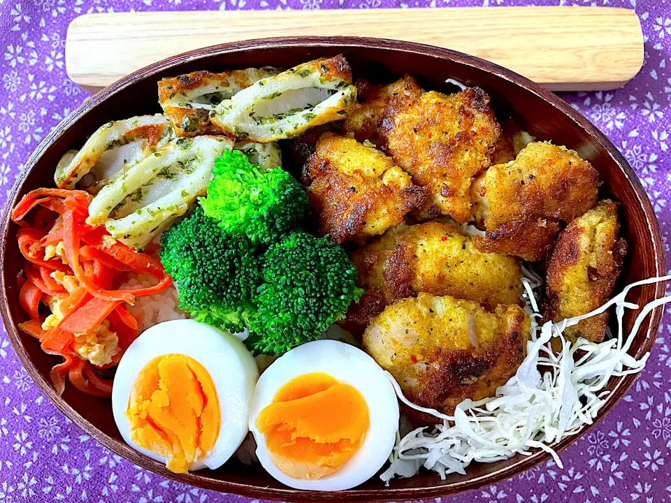 Snapdishの料理写真:カレーチキンカツレツ弁当　磯ちくわ焼　にんじんしりしり|ジャイママさん