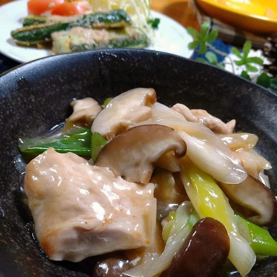 Snapdishの料理写真:からあげビールさんの料理 【節約レシピ】鶏むね1枚で4人分♪たっぷり長ねぎとむね肉のとろみ煮|とまと🍅さん