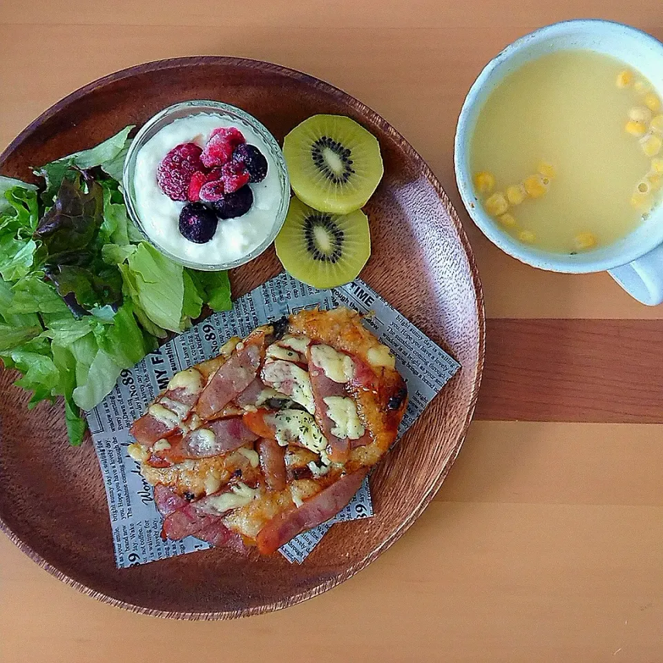 Snapdishの料理写真:朝食プレート(ソーセージ乗っけパン)|noooさん