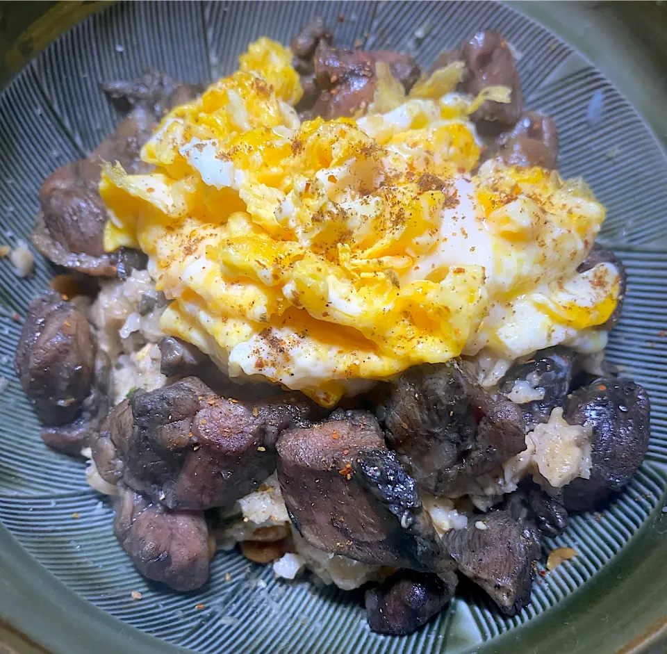 炭火焼き鶏丼 ふわたま乗せ|すくらんぶるえっぐさん