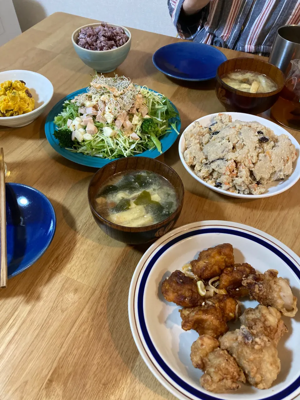 Snapdishの料理写真:手作りおから、もりもりサラダ、甘酒味噌汁|小次郎さん