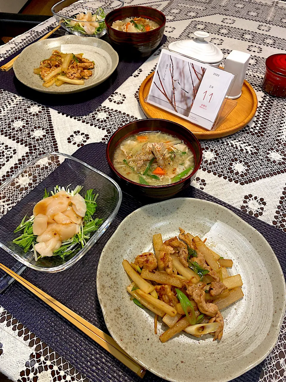 Snapdishの料理写真:豚肉と大根の生姜炒め、帆立サラダ、豚汁|papinさん