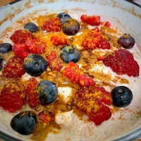 Snapdishの料理写真:Daily oats with yogurt and berries|edelさん