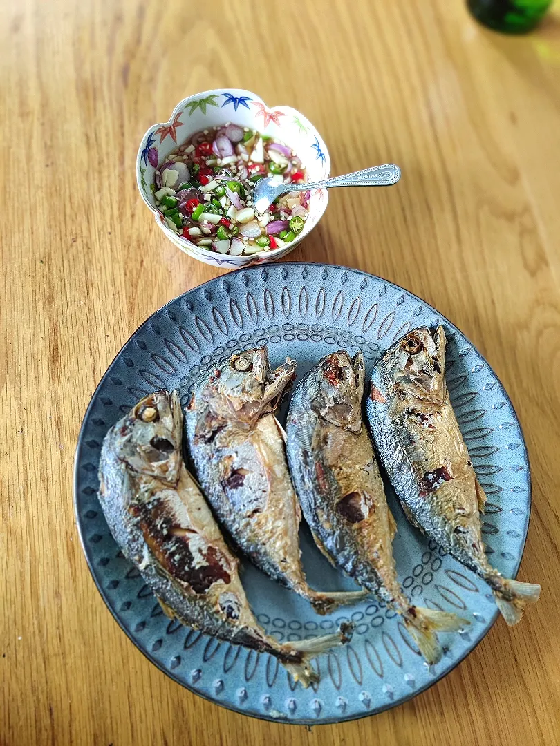 fried mackerel and fish sauce with chilli|lookn_aiさん