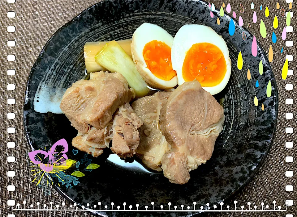 Snapdishの料理写真:豚と卵の煮物🐖|めっちいさん