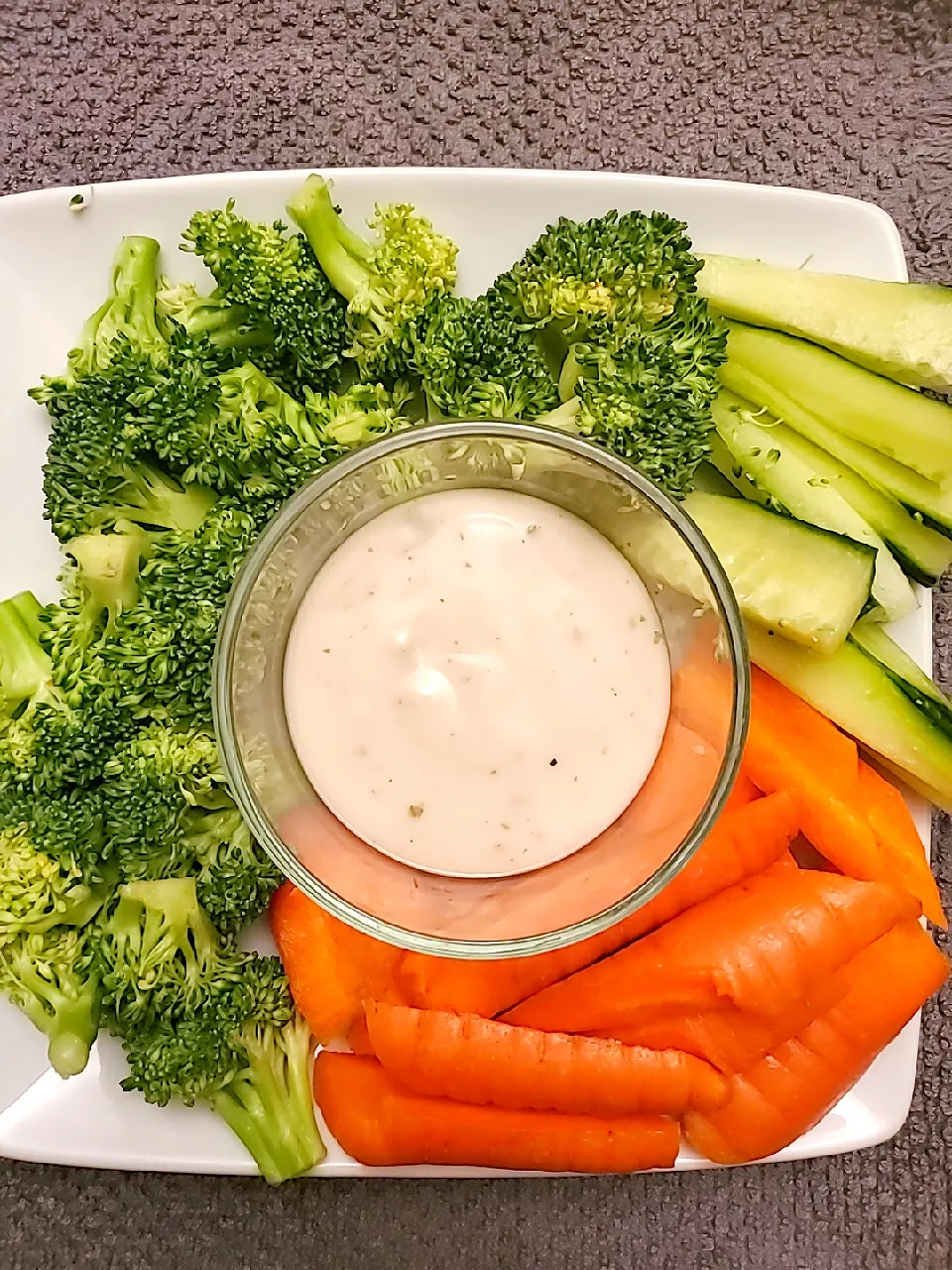 Raw Veggie Plate n Vegan Ranch|Ashさん