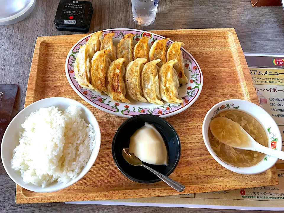 Snapdishの料理写真:餃子二人前定食|しのぶさん