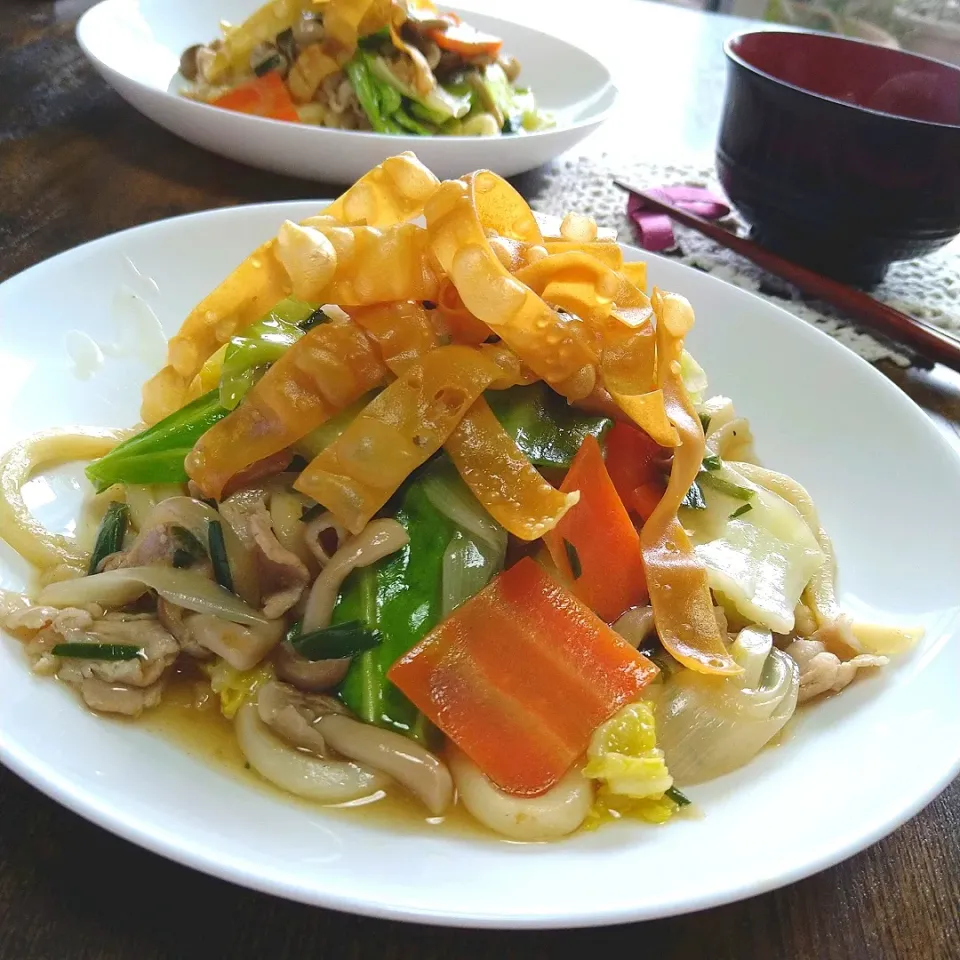 Snapdishの料理写真:くるみさんの料理 パリパリ乗っけ餡かけうどん|とまと🍅さん