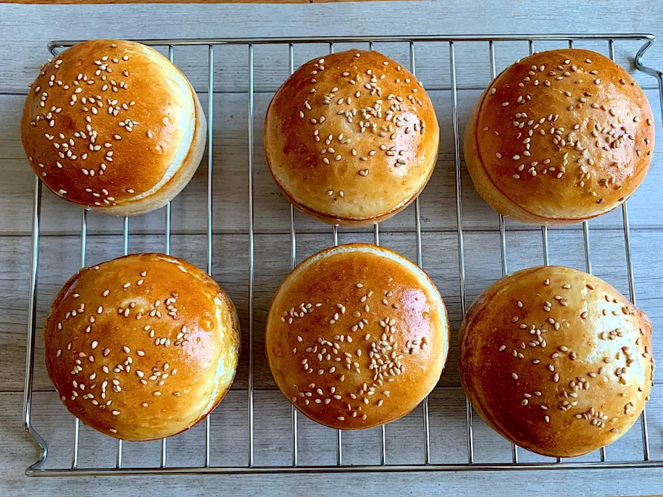 ハンバーガーのバンズ🍔第一工程‼︎まずはパンズ焼いて|いちごさん