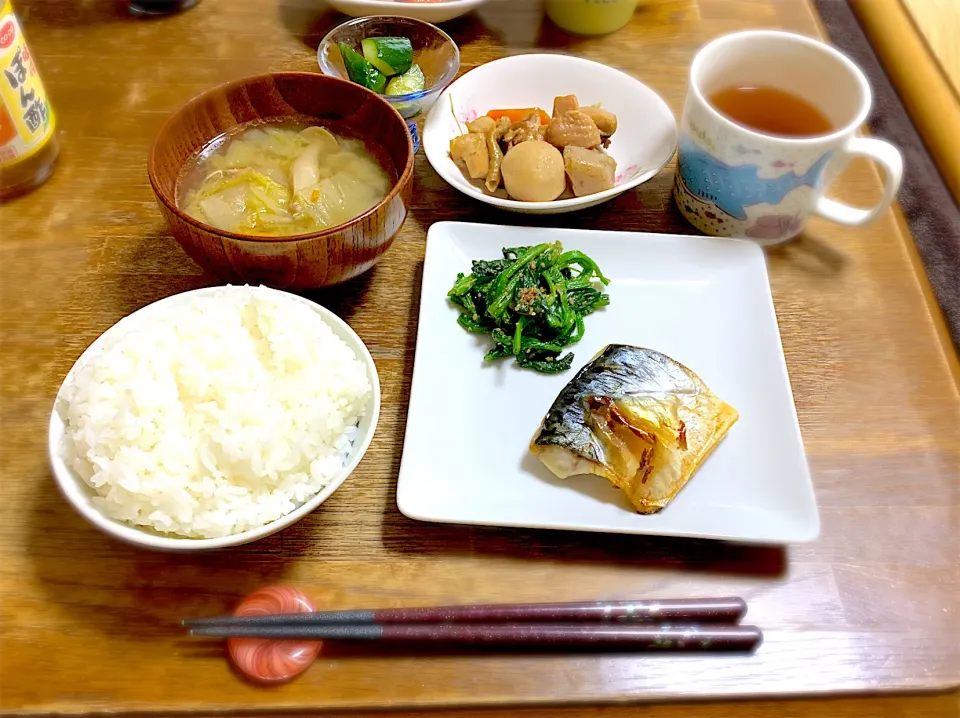 Snapdishの料理写真:鯖の塩焼き・ほうれん草の胡麻和え・筑前煮・豚汁・胡瓜のピリ辛漬け・ご飯|ちびろ菌さん