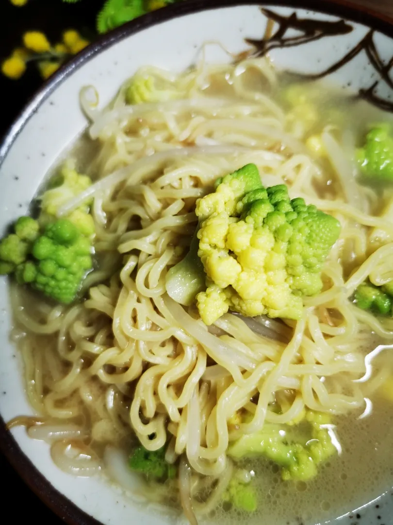 ヘルシー豚骨ラーメン👌グ～です🥰|ペンギンさん