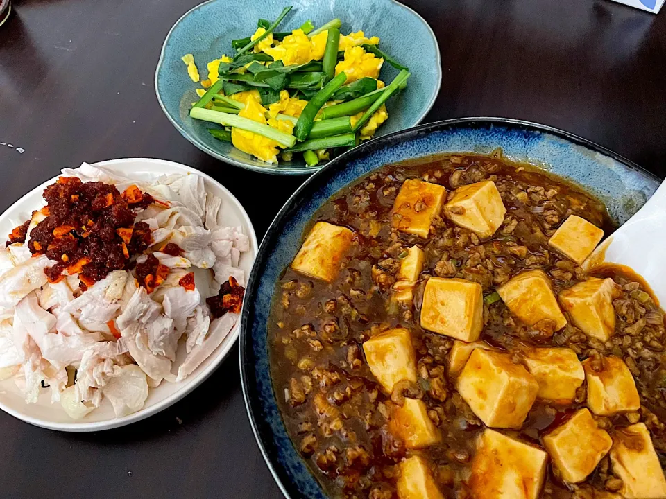 麻婆豆腐、ニラ玉、冷奴鶏ハムと辣油のせ|ことこさん