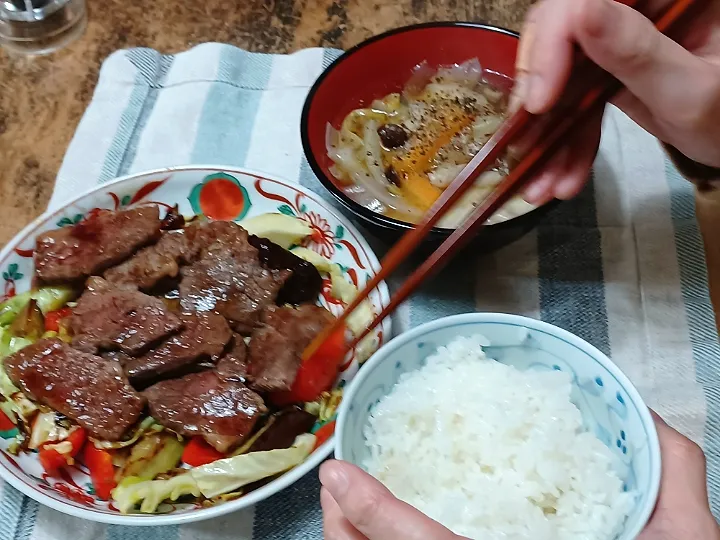 息子には焼き肉定食を食べさせた|ぱいんてーるさん