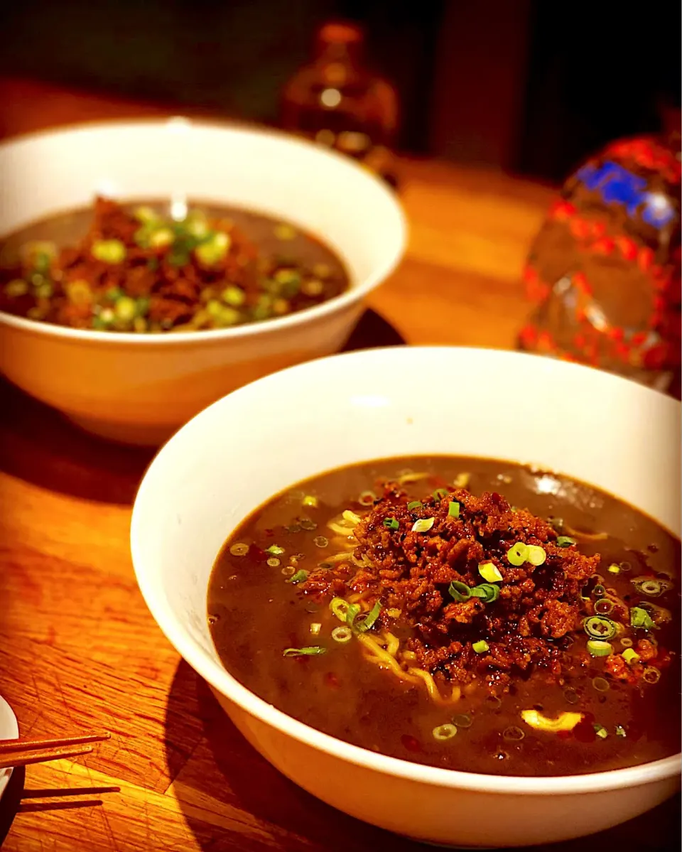 Hot & Spicy 
Black Sesame Miso Ramen Noodles 🍜 
With Peppered Chloe Mince & Chives 
#ramen #noodles #chefemanuel  #soup #🍜 #stocksoup 
#blacksesame 
#chef|Emanuel Hayashiさん