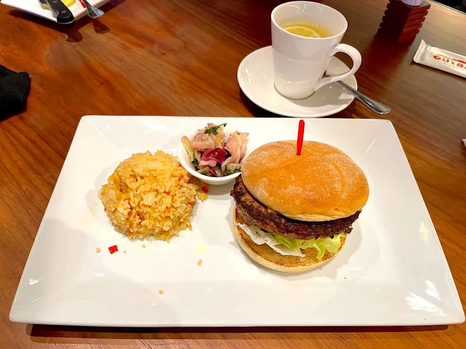 Cheese burger and rice pilaf|skyblueさん