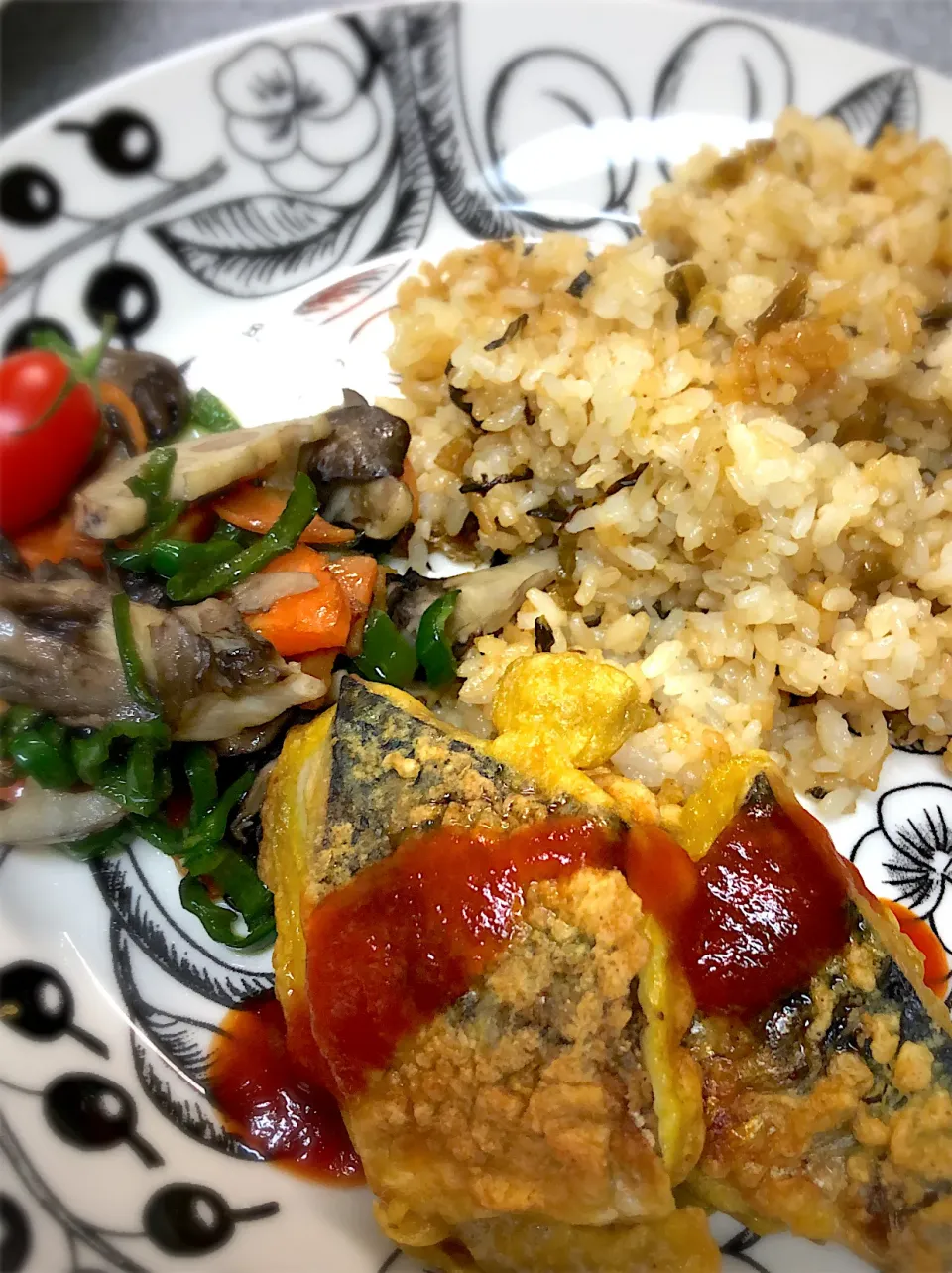 鯖のピカタ　蓮根と舞茸のソテー　高菜チャーハン|amanojakuさん