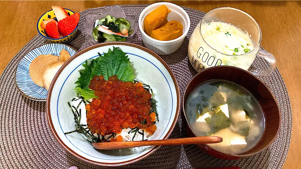 いくら丼定食|ゆうかさんさん