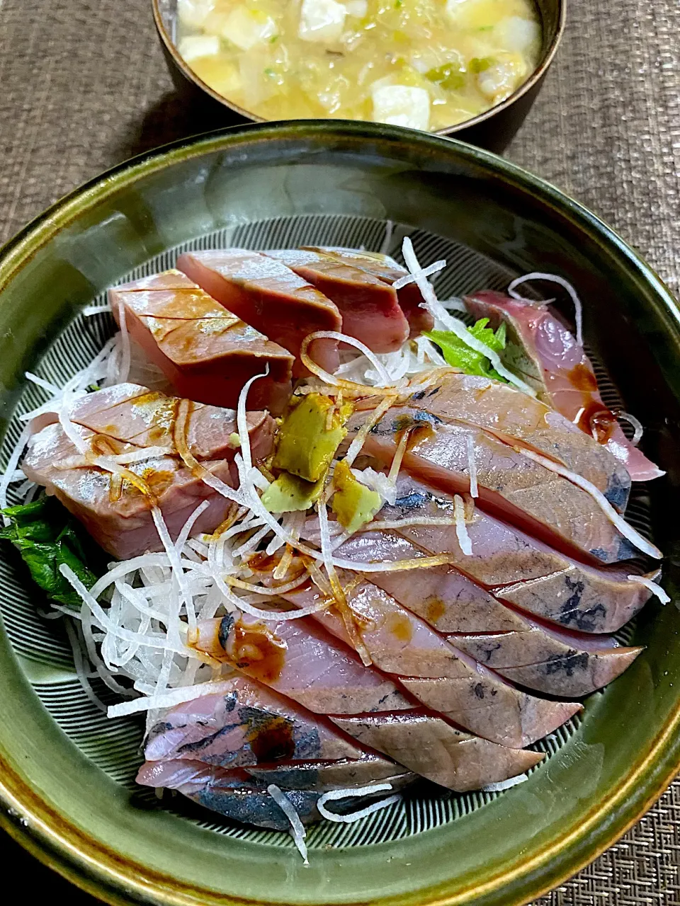 ツバス丼|すくらんぶるえっぐさん