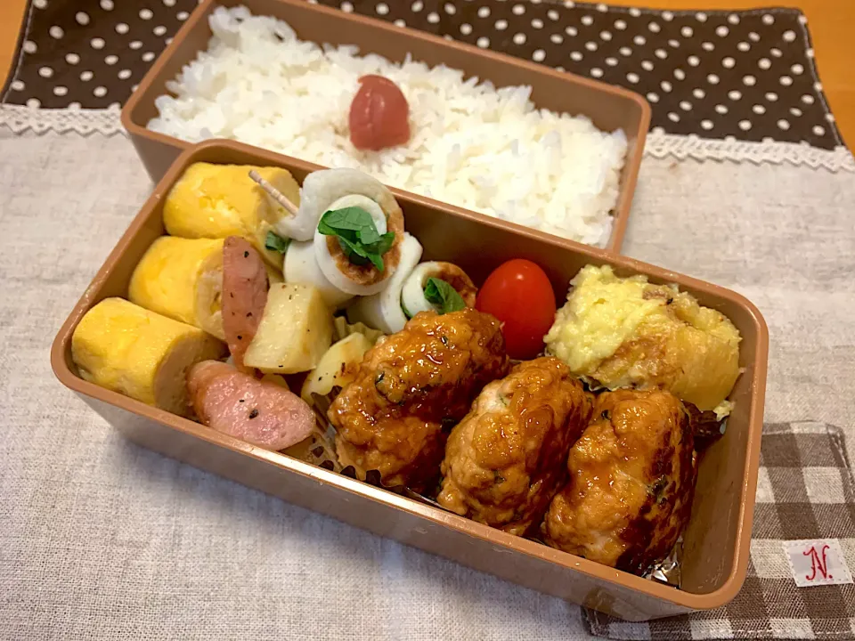 Snapdishの料理写真:はんぺん入りつくね🐓卵焼き🥚スイートポテト🍠竹輪大葉梅巻🌀ジャーマンポテト🥔🍅🍚|あやこさん