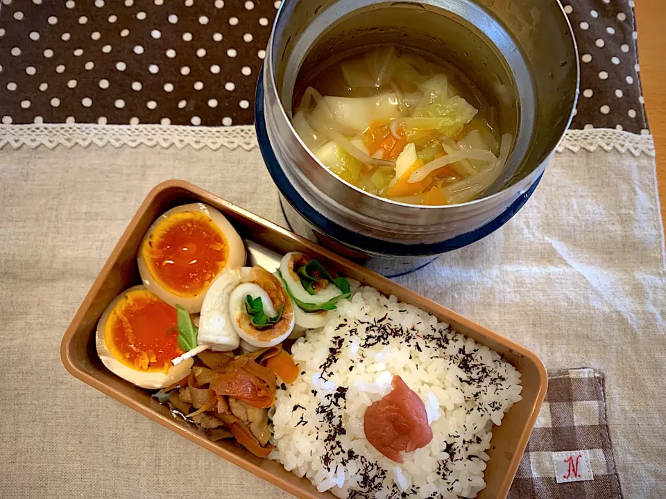 ワンタンスープ✨煮卵🥚きんぴら風肉炒め🐖竹輪大葉梅巻🌀|あやこさん