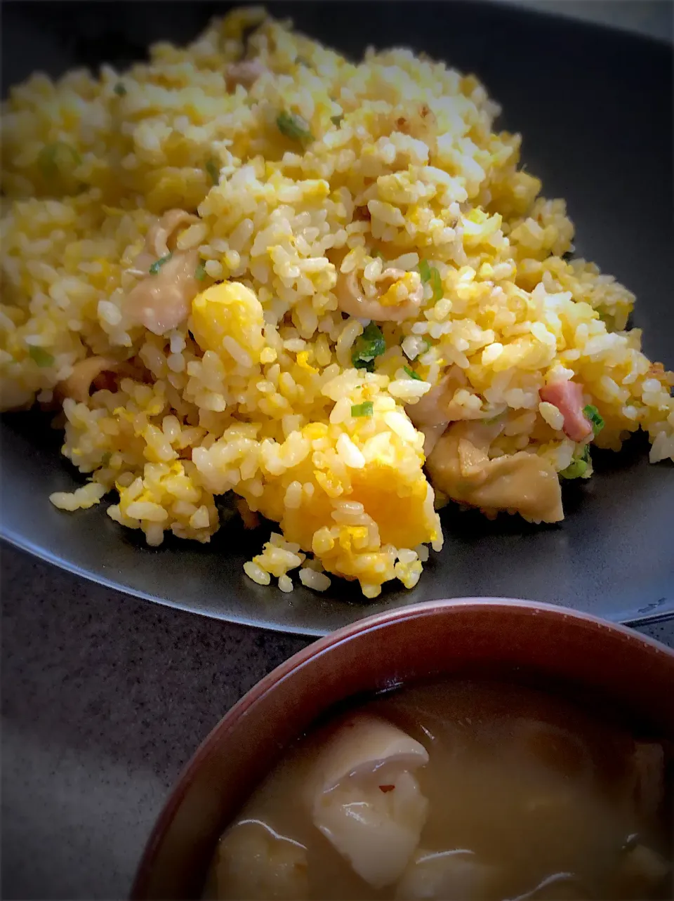 鶏皮ポン酢入りチャーハン　揚げと豆腐のお味噌汁|amanojakuさん