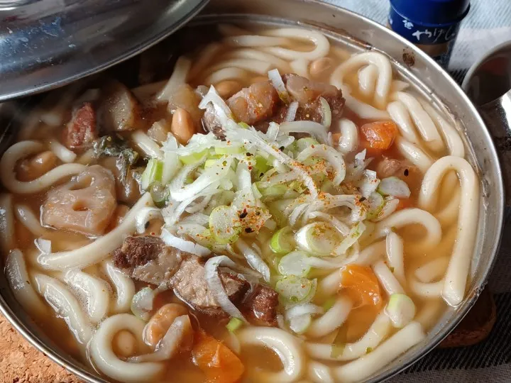 Snapdishの料理写真:根菜大豆豚バラ軟骨煮込みうどん|ぱいんてーるさん