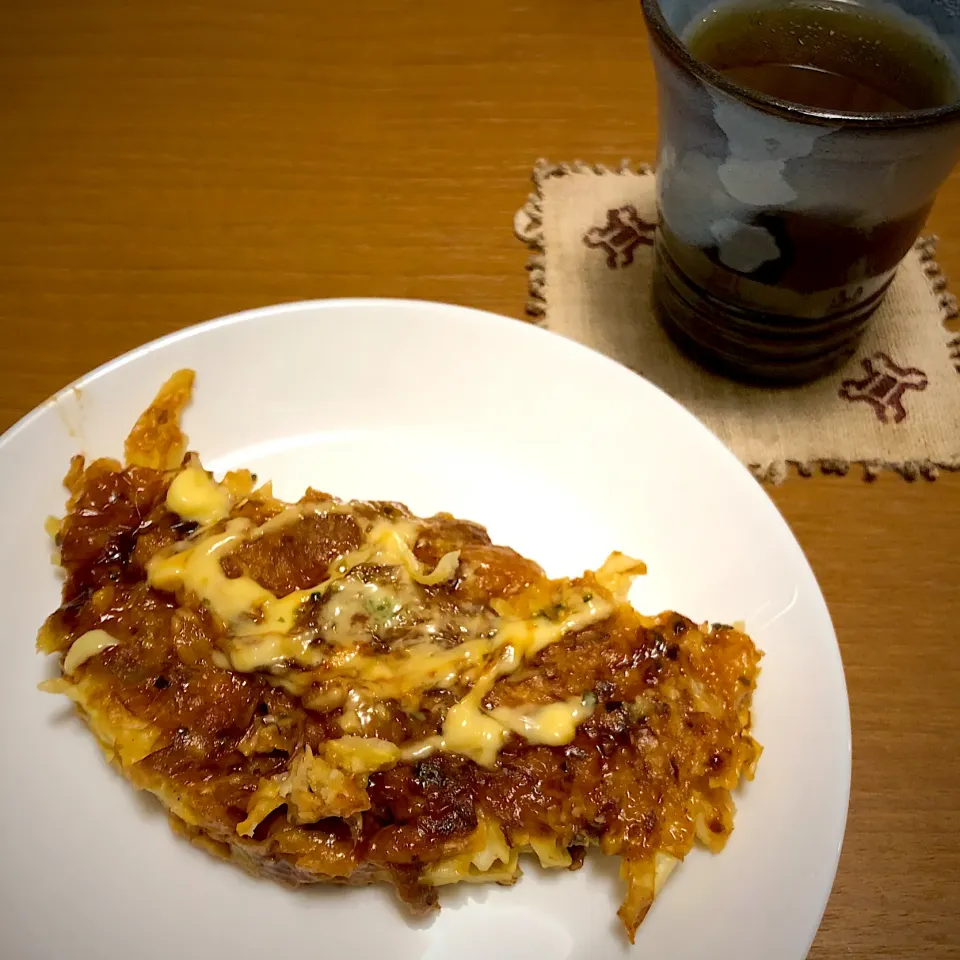 2月6日 夜食にお好み焼き半分|mikochieさん