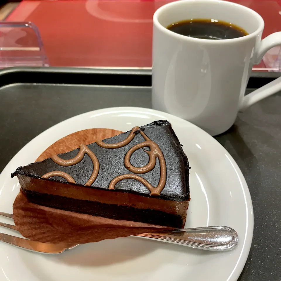 Snapdishの料理写真:チョコレートケーキ w/ ブレンドコーヒー|T. Wonderさん