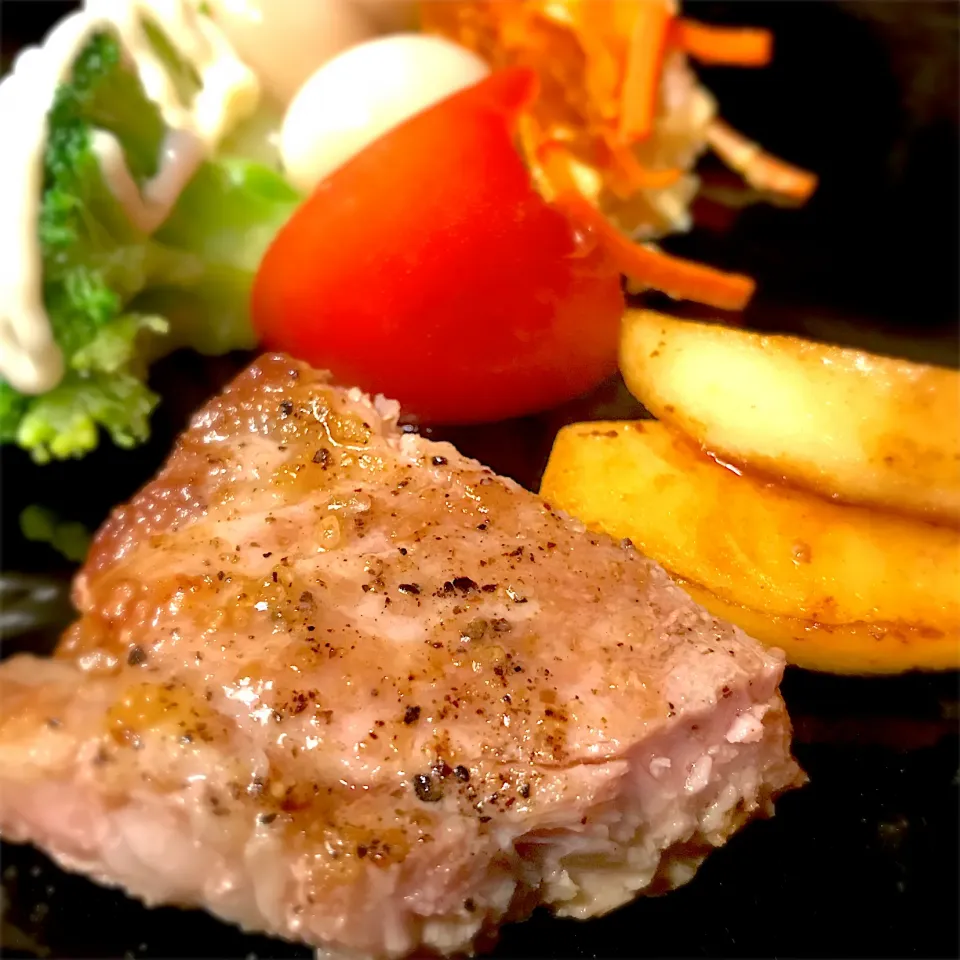 Snapdishの料理写真:豚肉🐷とリンゴ🍎ソテー|almostblackさん