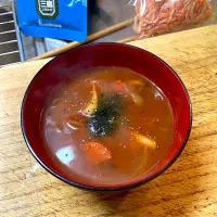 Snapdishの料理写真:トマトの味噌汁|ツヨシさん