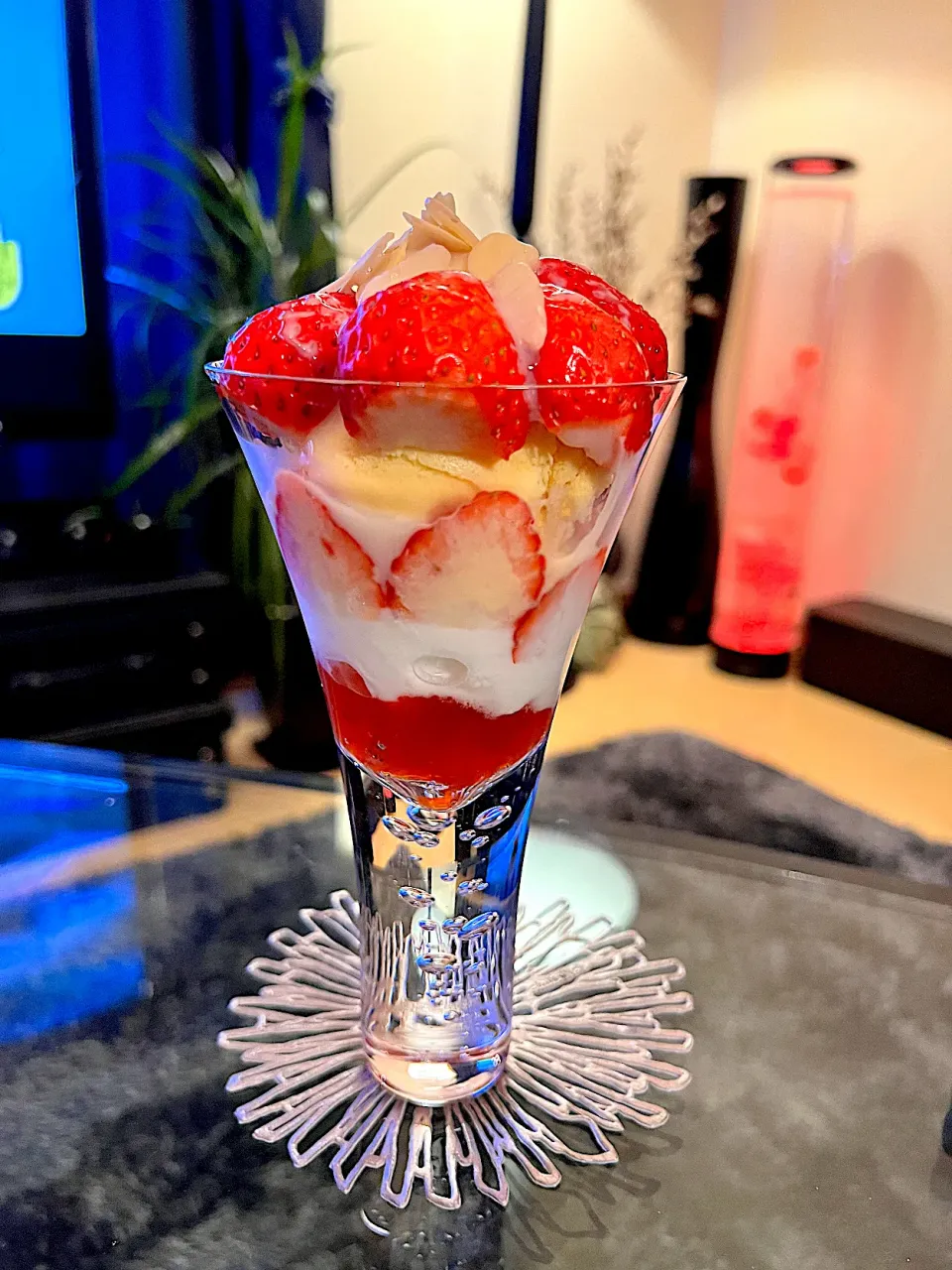 急に食べなくなって苺パフェ🍓✨|yokoさん