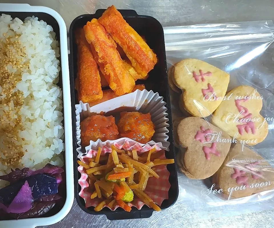 旦那弁当　2022/2/14

かにかま天
ミートボール
きんぴらごぼう
生チョコサンド|ユキヨメ♪さん