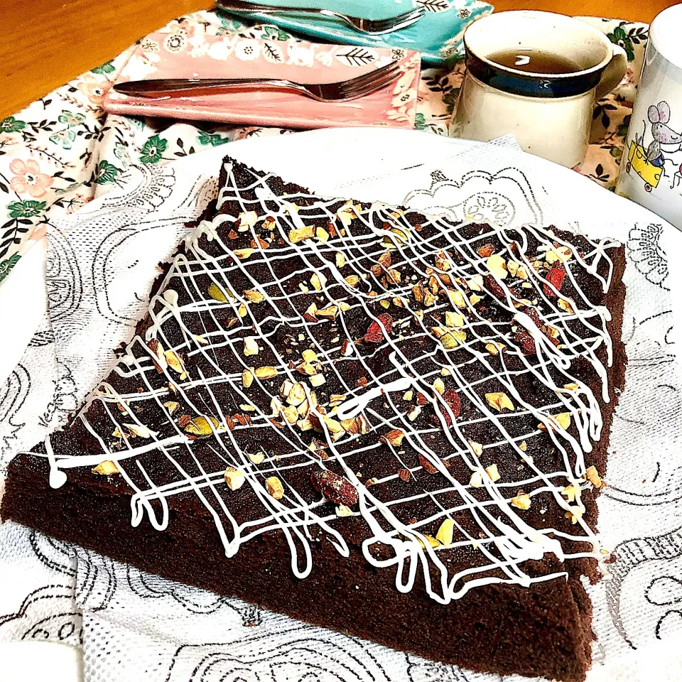 たっぷりナッツとホワイトチョコレートがけガトーショコラ|さらっと🍀さん