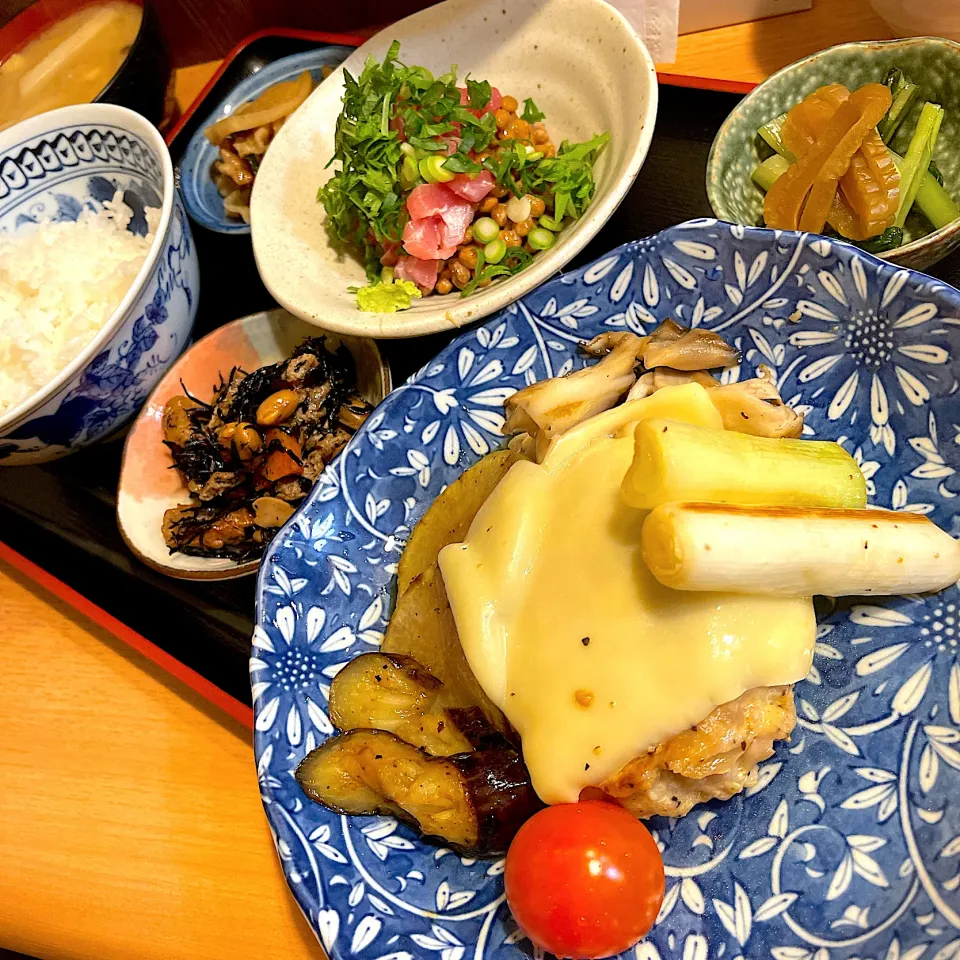 まぐろハンバーグ定食＋納豆@わさび(月島)|塩豚骨さん