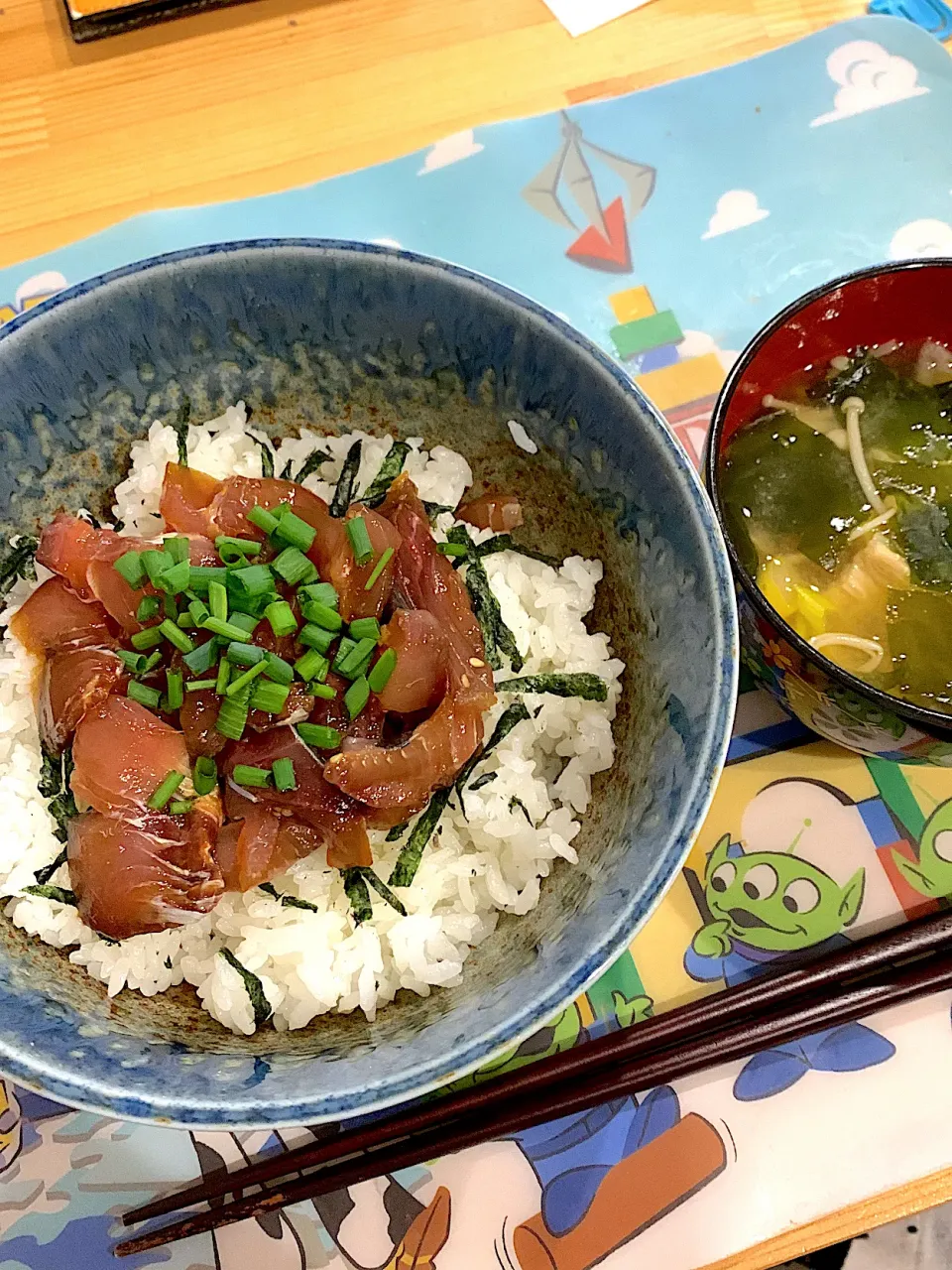 ワラサの漬け丼　&   お味噌汁|ぺろたんさん