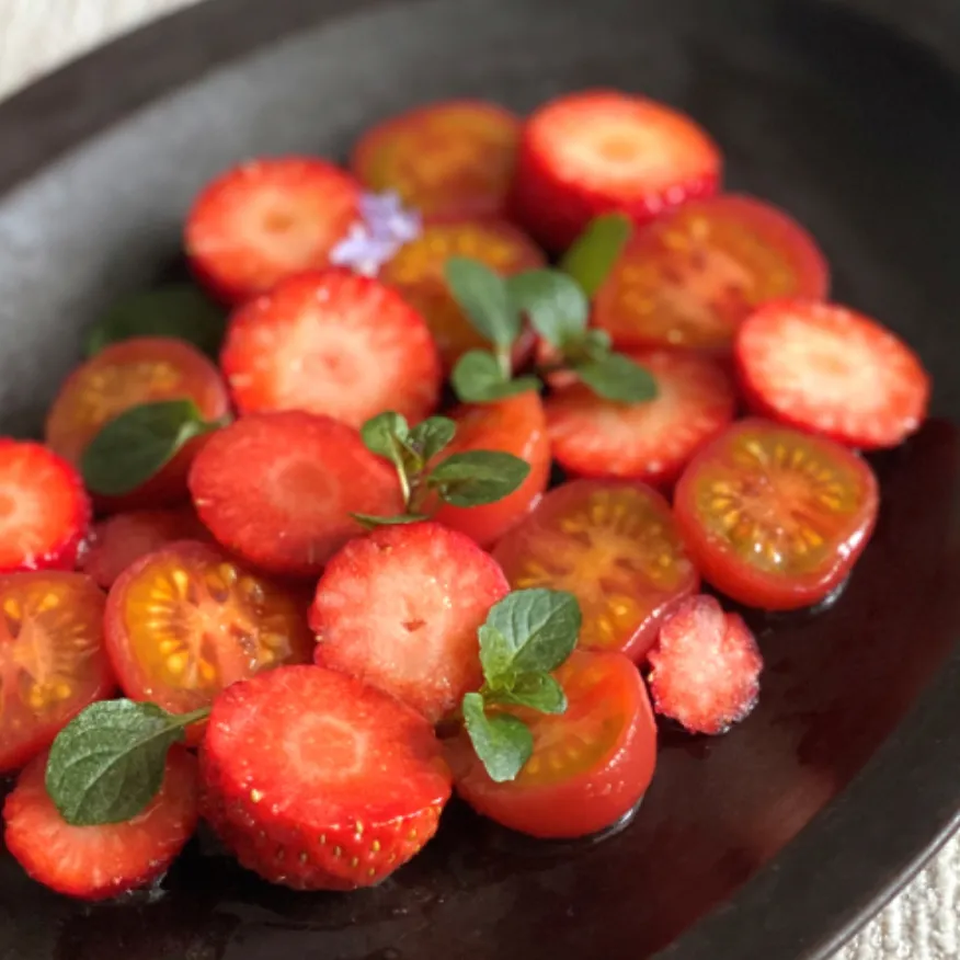 Snapdishの料理写真:苺とプチトマトのハニーマリネ🍓🍅🍓|ゆきぽん@ゆきの家飲み料理さん