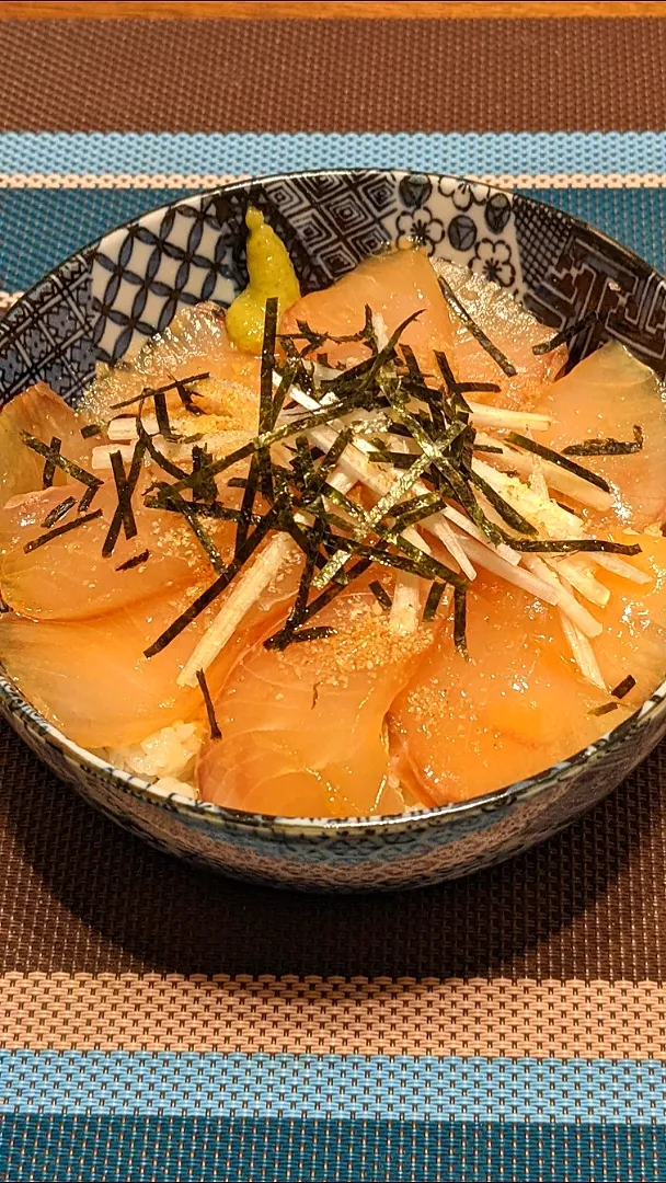 Snapdishの料理写真:ヒラマサの漬け丼|Kenken747さん