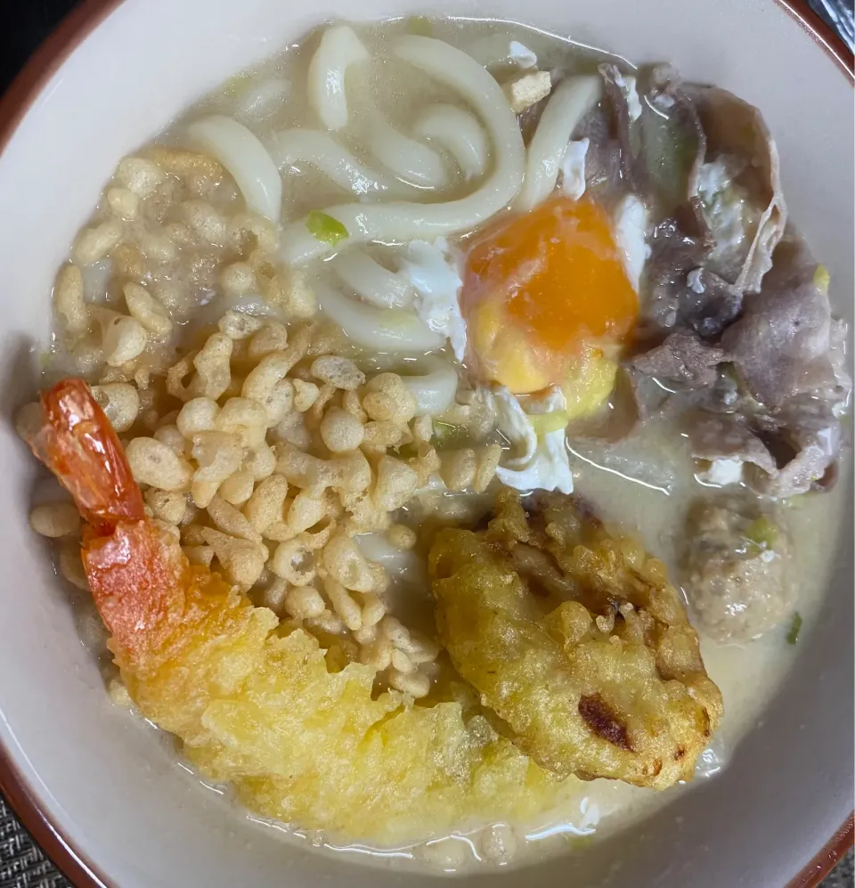 味噌粕煮込みうどん|すくらんぶるえっぐさん