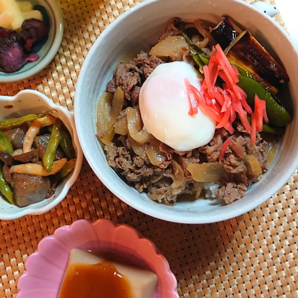 牛丼温玉のせ、胡麻豆腐で夕ご飯🍴|ポチさん