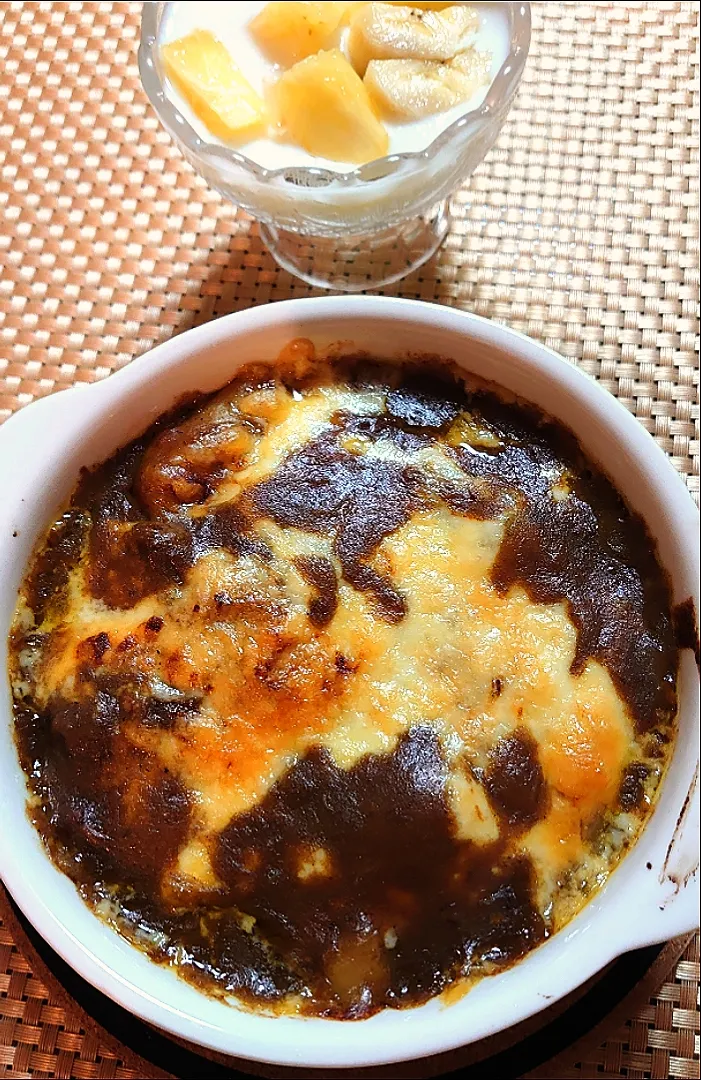 残ったカレーでグラタンカレーバンで朝ご飯🌅|ポチさん