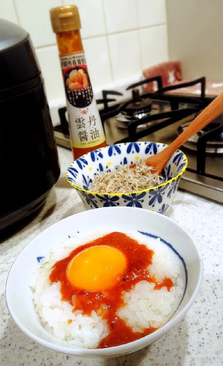 ふわふわ卵かけご飯ーーー❤️
#ちりめんじゃこ付き(笑)
#雲丹醤油|GGGさん