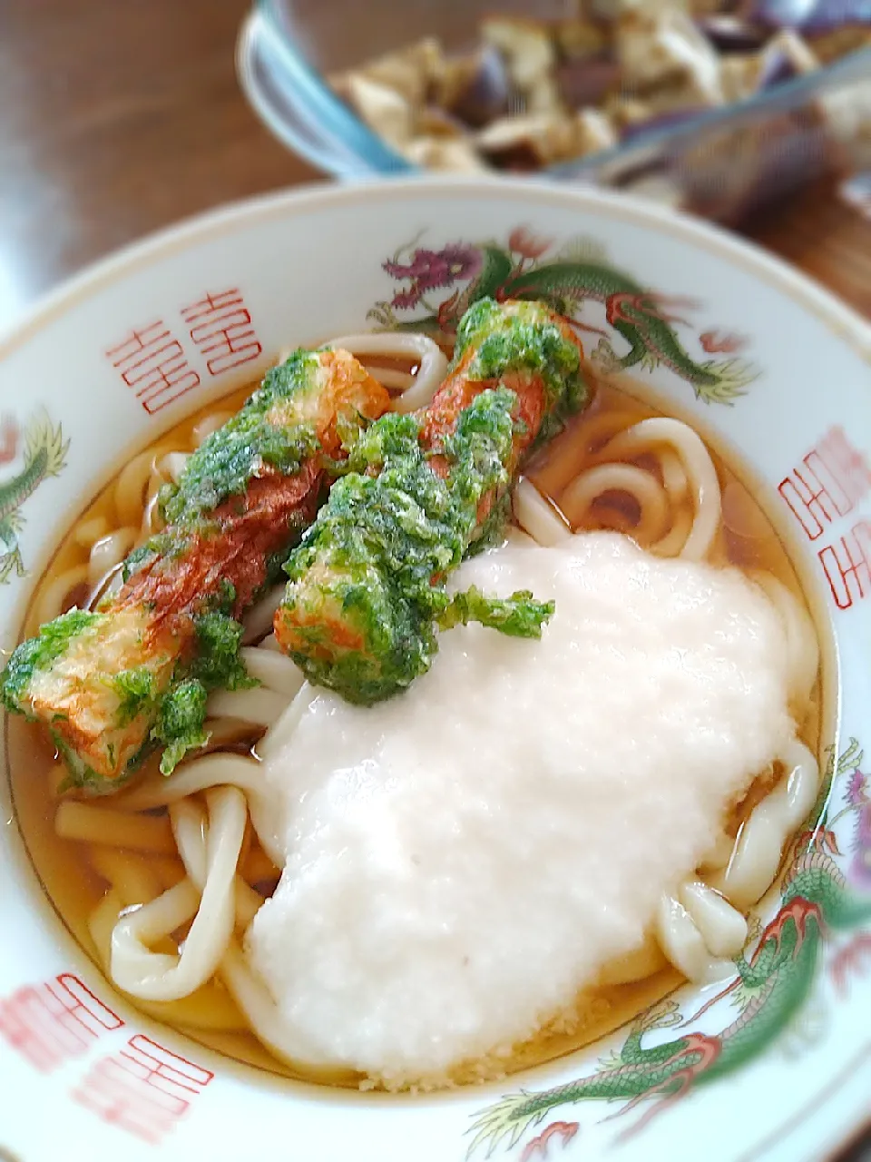 とろろうどん、竹輪の磯辺揚げ乗せ！
ラーメン鉢だけどwww|まめころさん