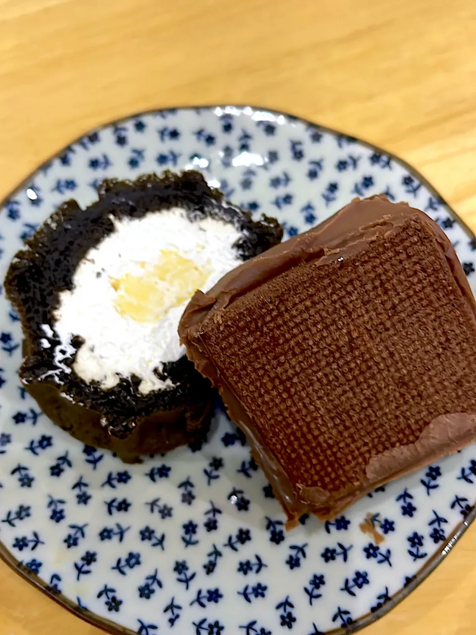 今年のバレンタインは生チョコサンドクッキーとロールケーキ|ひろりんさん