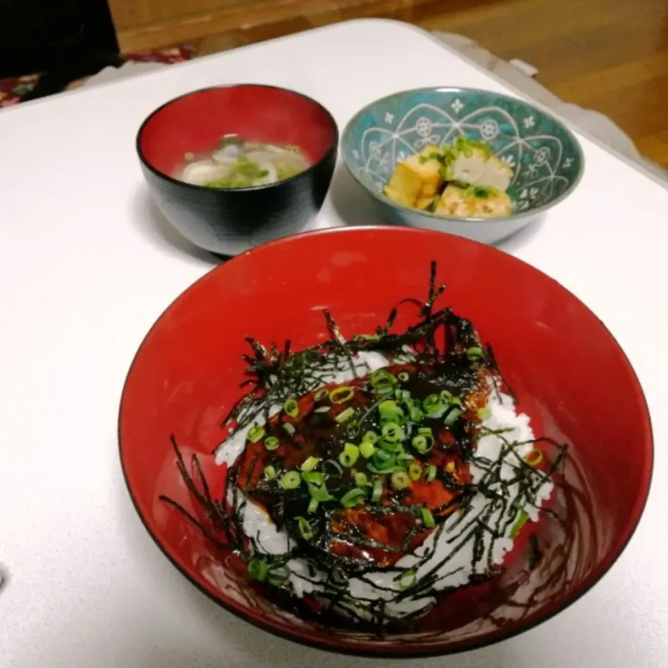 イワシの蒲焼丼
豆腐ハンバーグと揚げ出し豆腐
みそ汁|ariyo4200さん